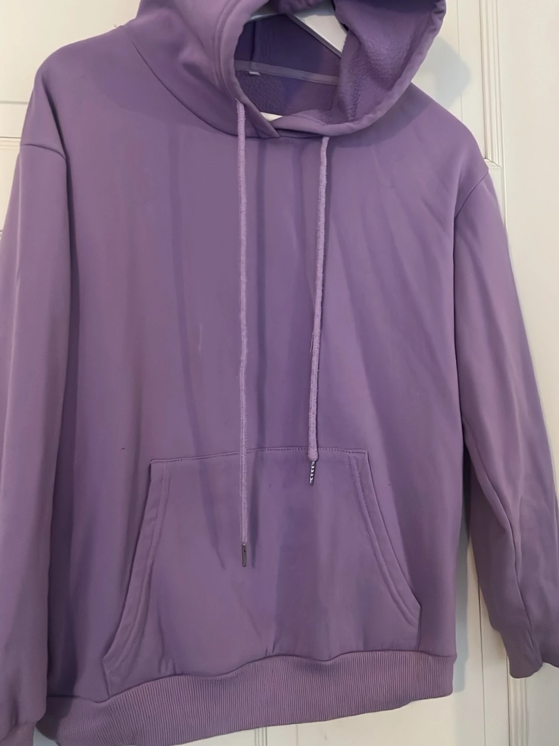 Lila hoodie med magficka och huva - 1