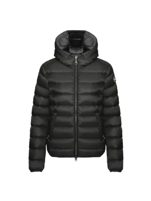 Svart dunjacka från Colmar - Snygg svart dunjacka från Colmar med huva och dragkedja framtill. Köpte jackan här på Plick. Har bytt ut dragkedjan hos skräddare då den va sönder. Ena fickan går inte att stänga och ena armén har ett litet hål. På luvan finns det en liten fläck men inget som märks av därav pilligt pris😇💞funkar både xs och s.