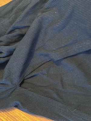 lång tight kjol lager 157 svart  - jättebra skick med slits längst ner 