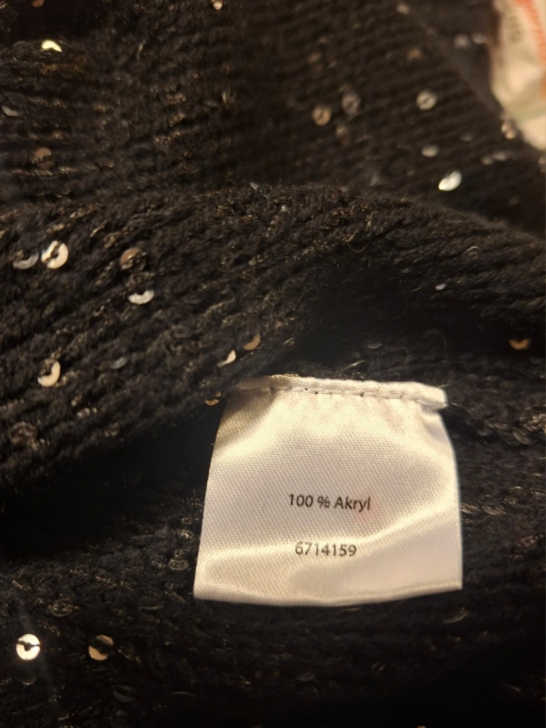 Svart stickad tröja med paljetter - 4
