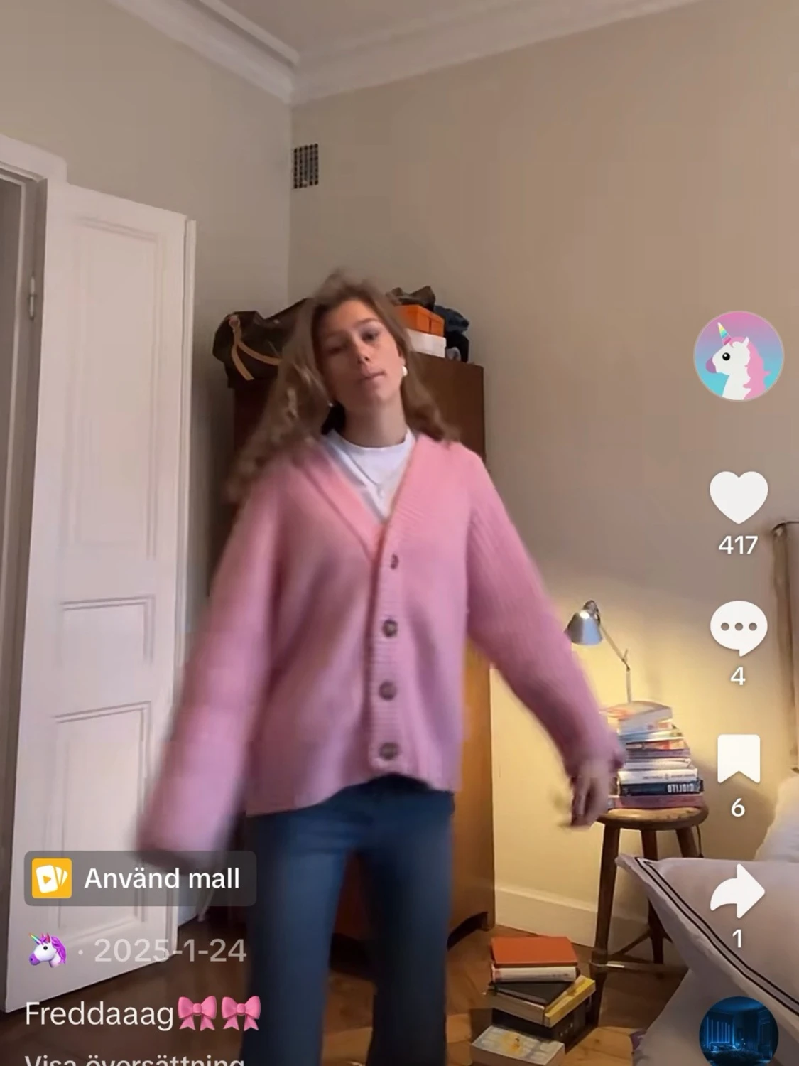 Rosa stickad kofta med knappar - 1