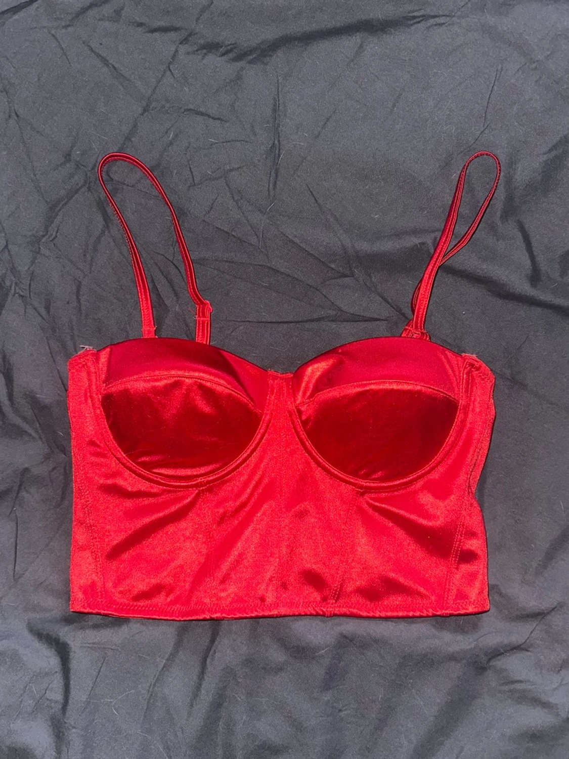 Röd korsettopp med dragkedja