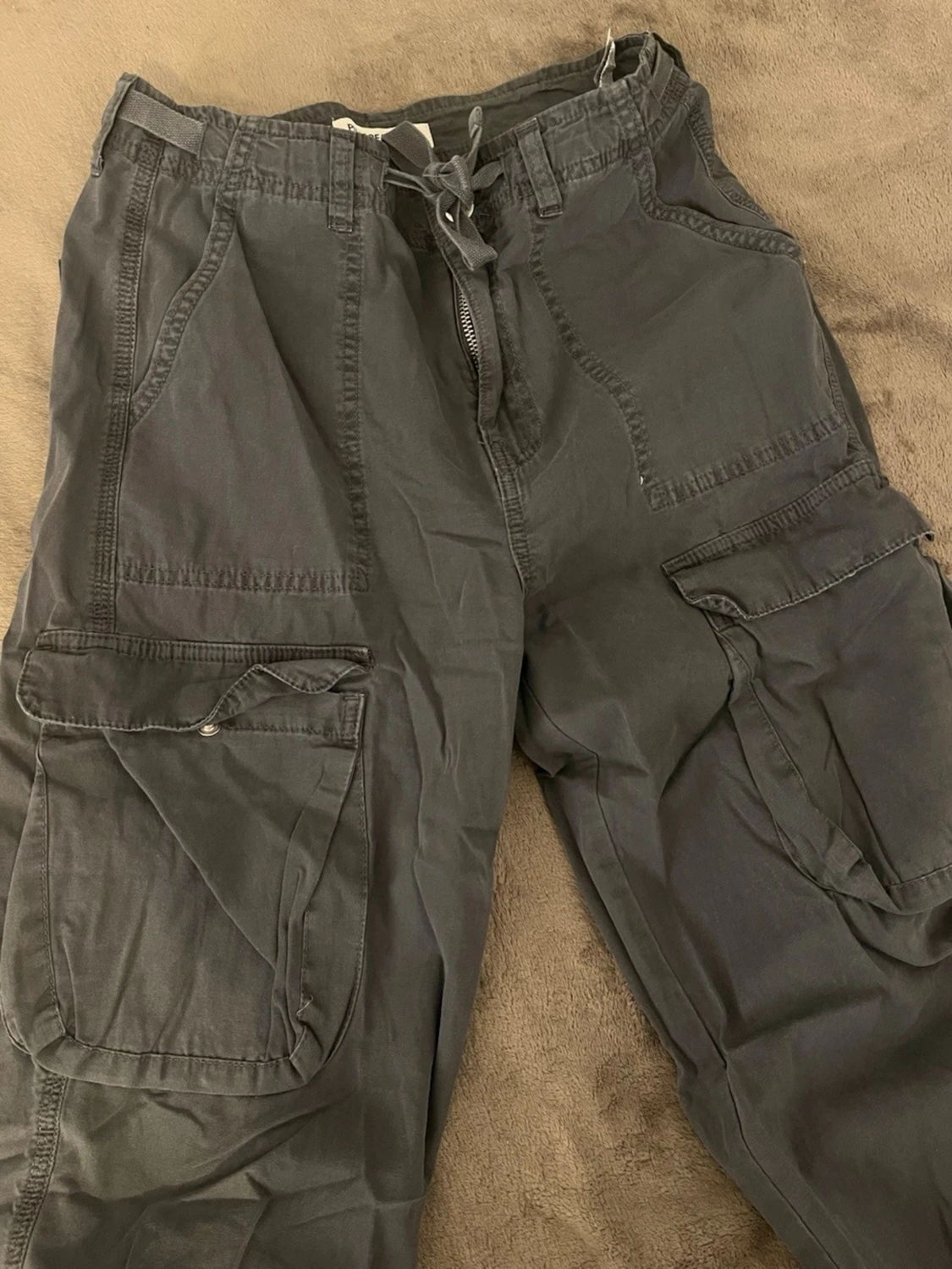 Mörkgråa Cargobyxor