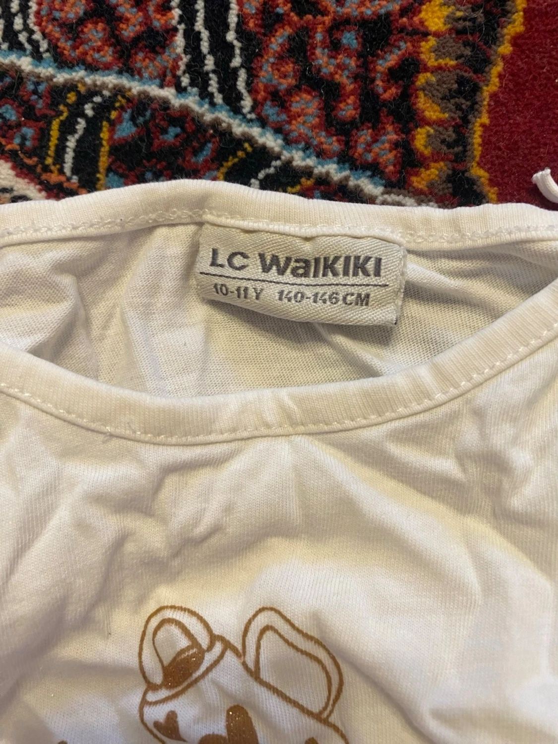 Vit t-shirt med blommor  - 2