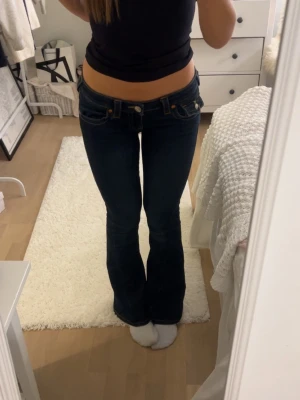true religion jeans  - säljer dessa true religion🩷 dom är uppsydda så att dom ska passa i längden, jag är ca 165💕