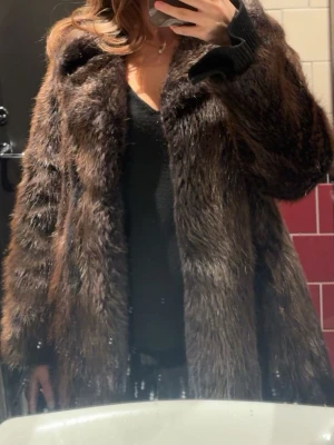 Wasa päls  jacka - Säljer denna fina päls jacka från Svea päls, den lite figursydd vid midjan. Storlek S/M