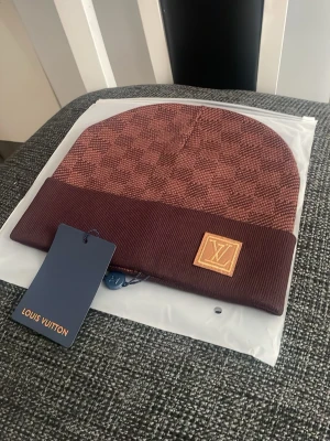 Lvmössa  - Passar perfekt Inför vinter. Passa på. Fraktas direkt efter köp och det är  one size. Helt ny.