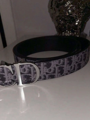 D bälte - D bälte snyggt passar till allt ! Kontakta DM
