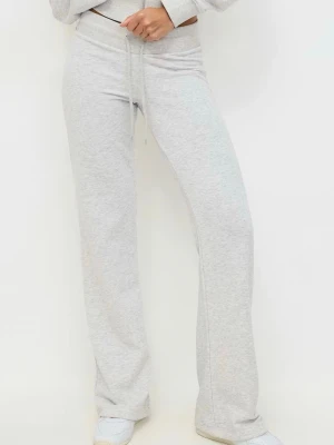 Low waist sweatpants - Lågmidjade mjukisbyxor från Gina Tricot. Köpta förra året men knappt använda. Ordinarie pris är 300kr💓