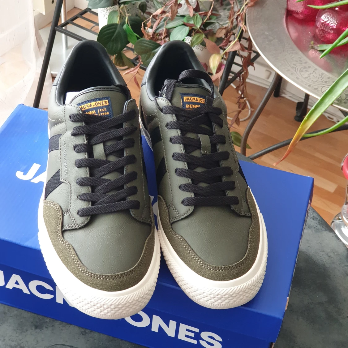 Gröna sneakers från Jack & Jones
