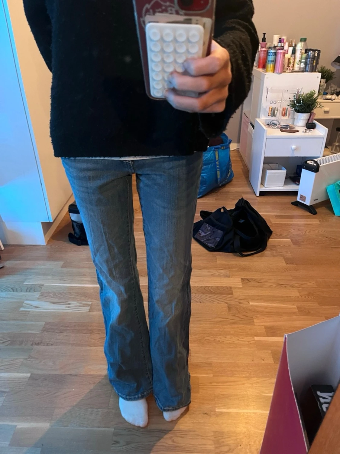 Blå bootcut jeans med låg midja
