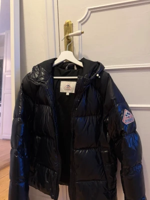 Pyrenex sten dunjacka - Bra skick, använd 1 vinter. Nypris 6k. Köpt på flannels