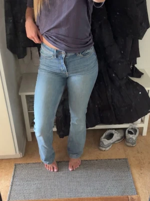 Utsvängda jeans - Utsvängda jeans från Nelly (märket är JDY denim)! W/26 L/32