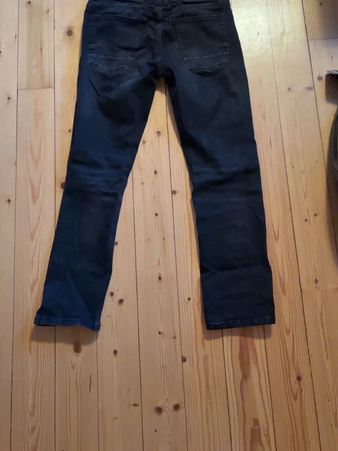 Svarta straight jeans  - 1