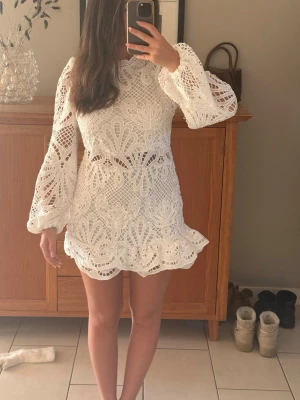 Vit spetsklänning  - Perfekt till studenten, helt ny o oanvänd!