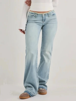 No Waist Bootcut Jeans - No Waist Bootcut Jeans från Nelly. Använd fåtal gånger och har knappt tecken på användning. 