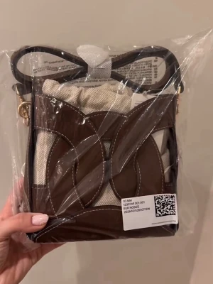 Slutsåld H&M väska - Den populära bruna väskan från H&M. Helt ny. 