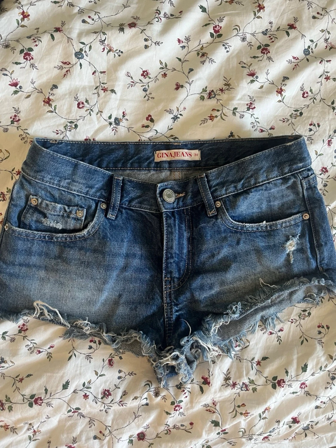 Blå jeansshorts från Gina Jeans