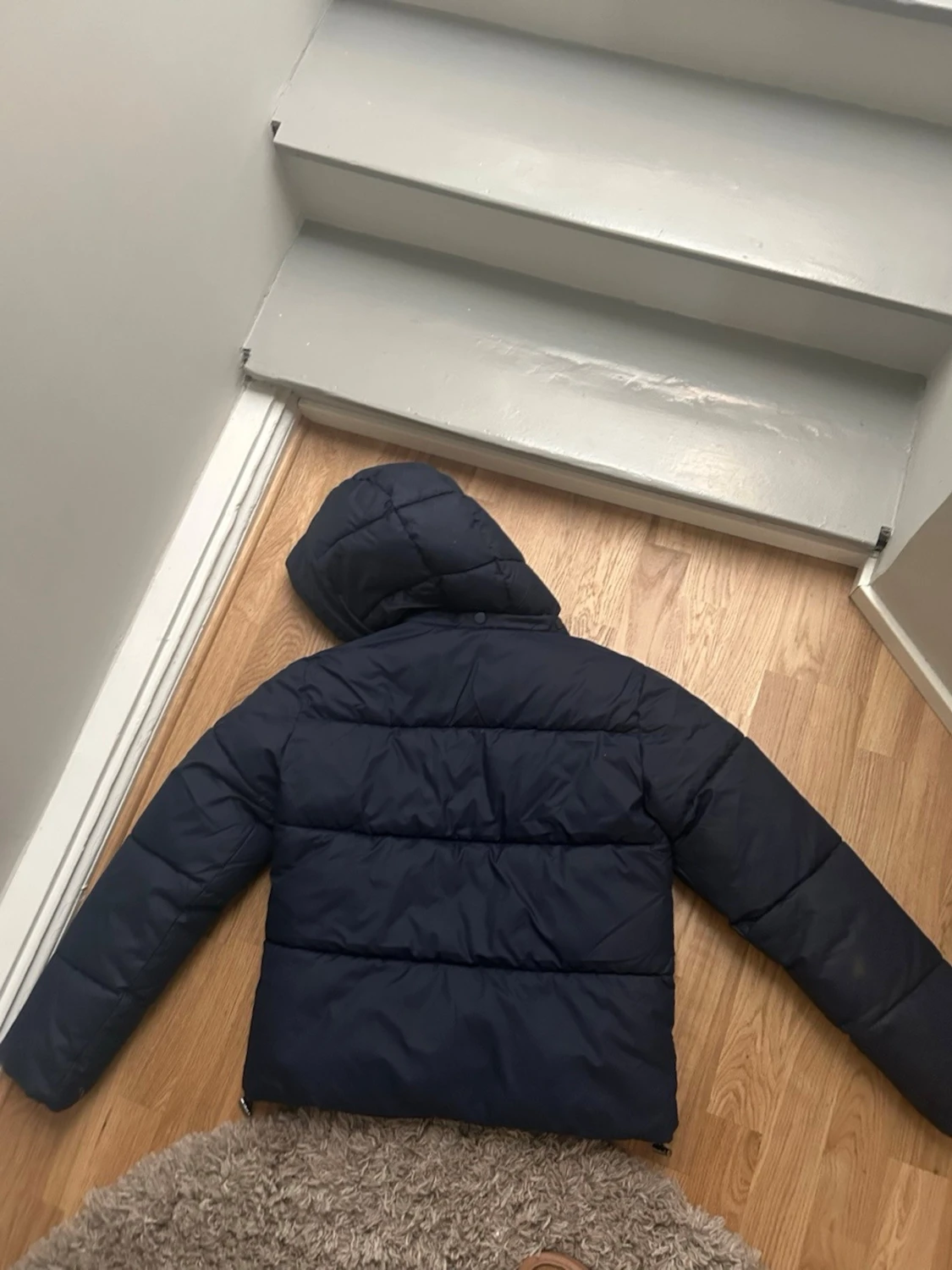 Mörkblå pufferjacka med huva - 4
