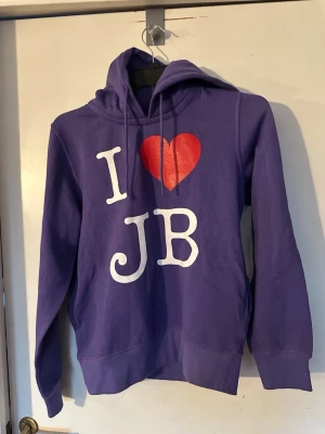 Huvtröja med Justin Bieber XS - Huvtröja helt ny med Justin Bieber. Storlek XS.