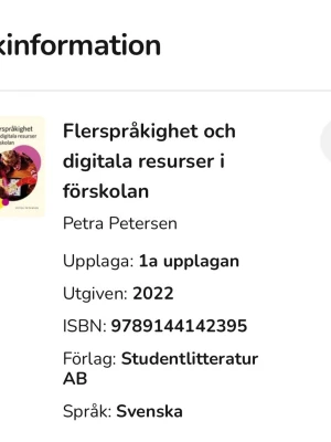 Flerspråkighet och digitala resurser - Kurslitteratur på svenska, skriven av Petra Petersen. Boken heter 'Flerspråkighet och digitala resurser i förskolan', första upplagan från 2022. Omslaget är ljust med färgglada inslag och motiv relaterade till förskola och digitala verktyg.