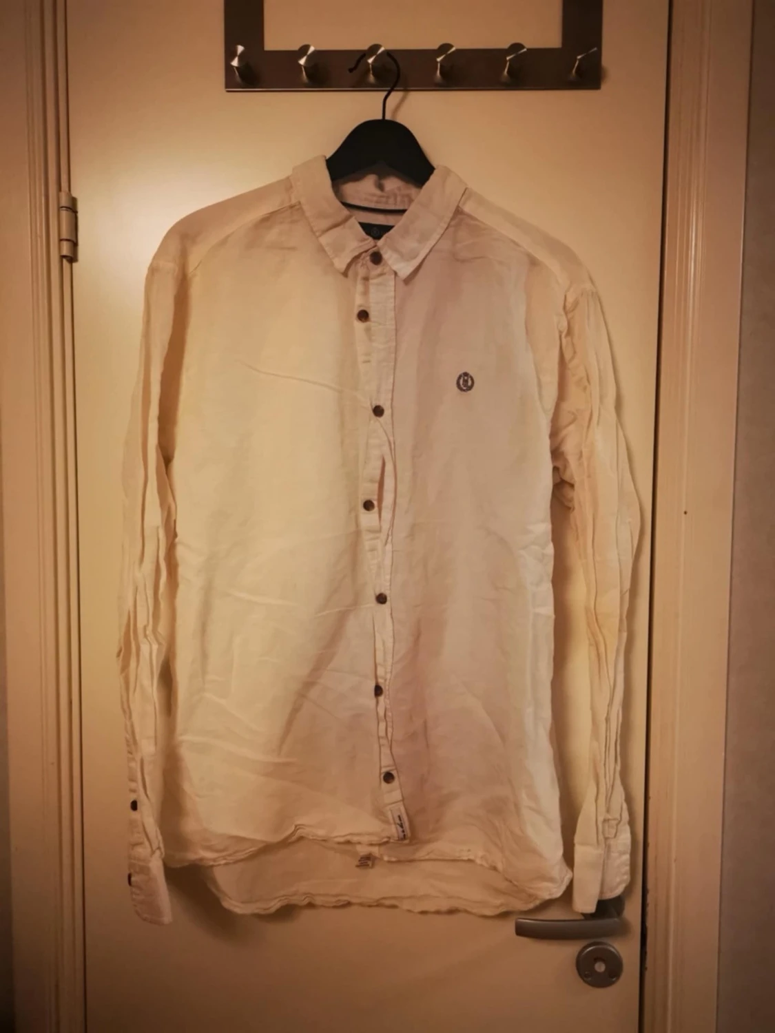 Vit linneskjorta från Henri-Lloyd 