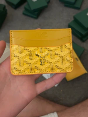 Gooyard plånbok - Säljer denna plånbok i bästa kvalitet helt ny,finns i olika färger.bara skriva om ni undrar eller vill ha mer information eller bilder.Skickar med en gåva vid köp🙏