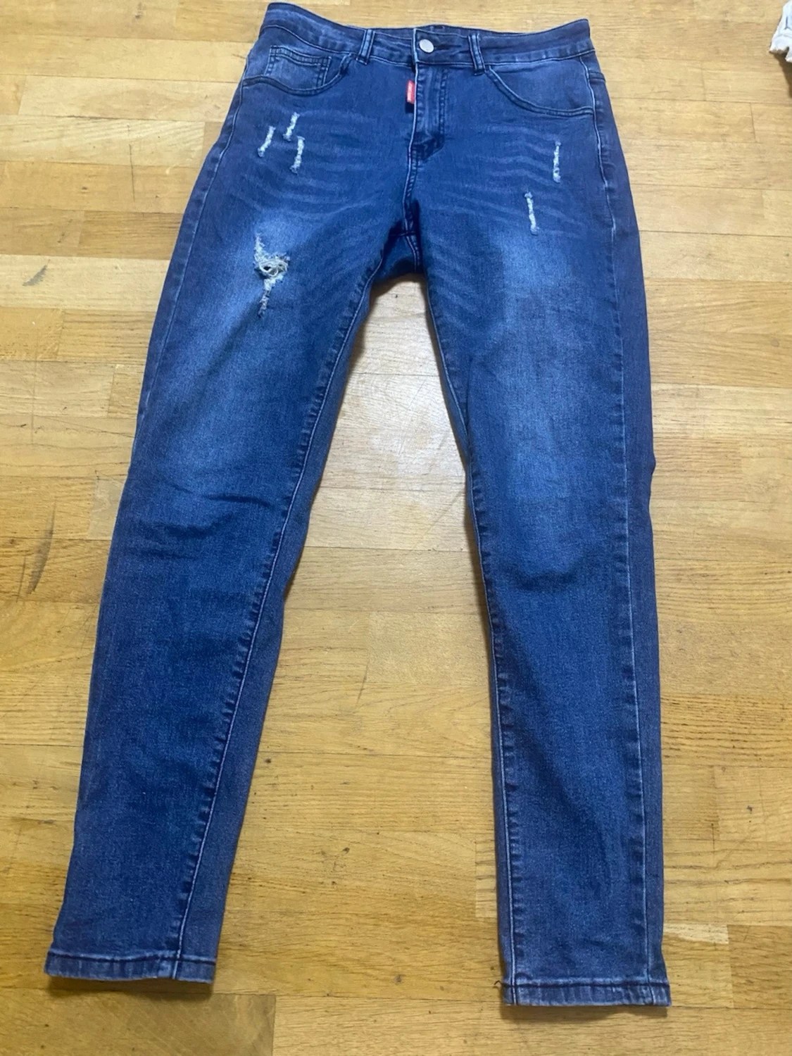 Blå  jeans med slitningar - 2