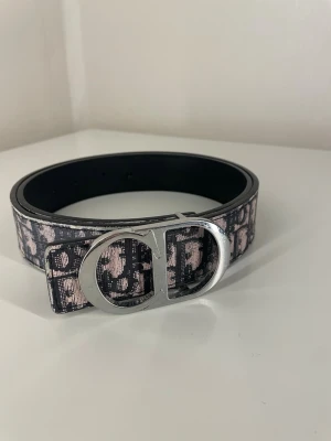 Bälte - snyggt och fräscht bälte! 110cm långt (billigare vid snabb affär)