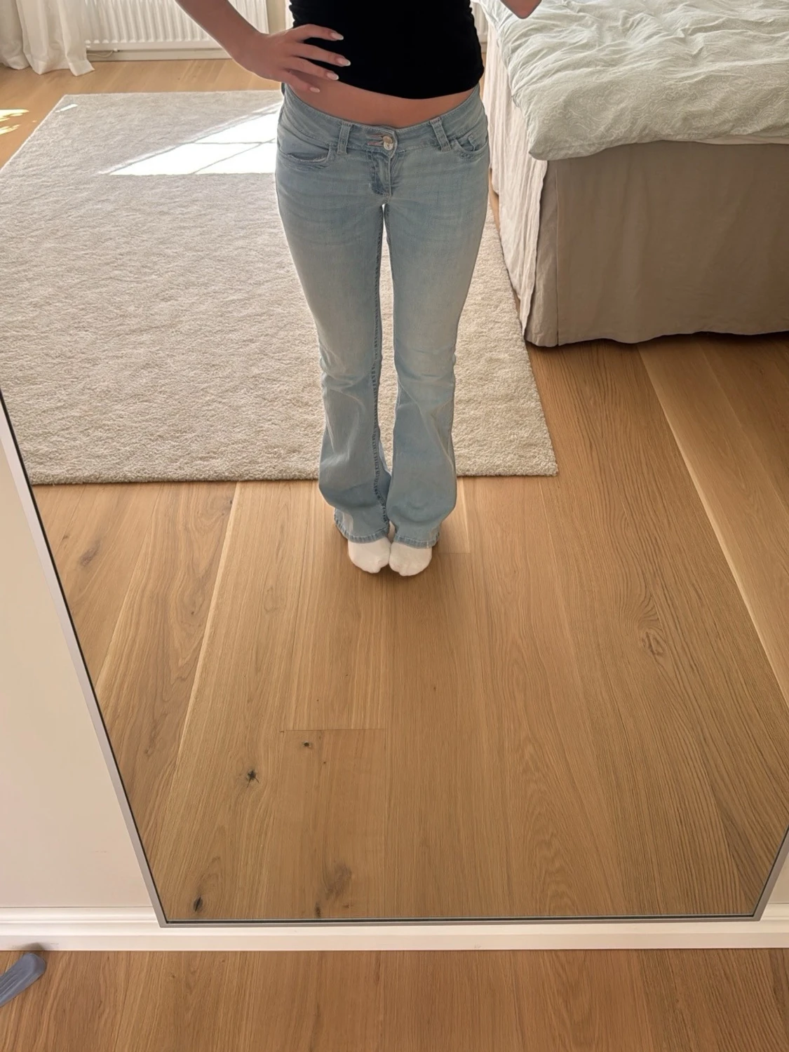 Ljusblå bootcut jeans från Nelly