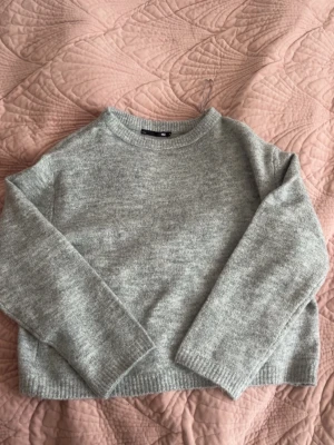 Grå stickad tröja  - Grå stickad tröja från lager aldrig använd❣️