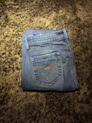 Replay pearl jeans dam - Säljer vintage jeans ifrån replay, och är sparsamt använda. Obs: denna modell finns inte längre att köpa i butik
