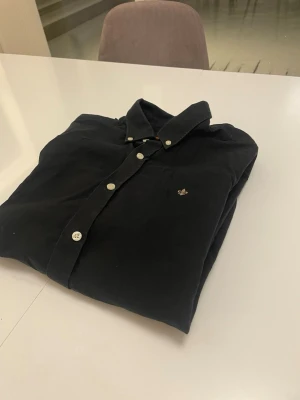 Morris skjorta  - Säljer en Morris skjorta, riktigt fint skick! Ny pris 1299kr skriv vid minsta fundering. 🙌🏼