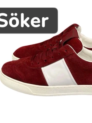  Sökes  - Söker ett par valentinos flycrews färg kvittar men helst röda, skriv om ni har ett par till mig för ett bra pris. I dessa storlekar 41 42 43