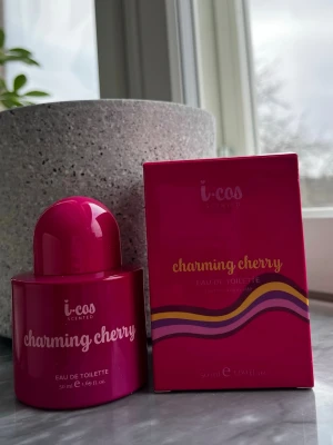 i-cos Charming Cherry Eau de Toilette - Körsbärsparfym, endast provsprutad. 