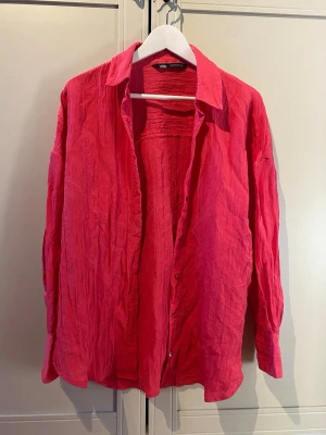 Blus - Rosa blus från Zara i storleken M. Matchande byxor finnns till. 
