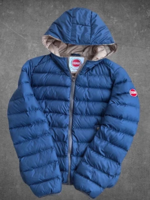 Colmar Jacka - Stilren prisvärd Colmar Jacka som passar perfekt till vår & vinter | Storlek: L barnstorlek, passar XS/S med | Mycket bra skick! | Tveka inte att höra av vid funderingar! Rensar lager därför det billiga priset!