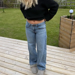 Lewis low loose jeans  - Säljer mina Lewis jeans då dom inte kommer till användning🩷💕 L30 W27! Super sköna och fina🤍 nypris 1299kr💓