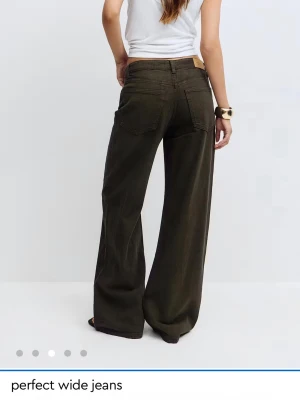 Bruna wide leg jeans - Säljer ett par super fina slutsålda jeans från ginatricot!