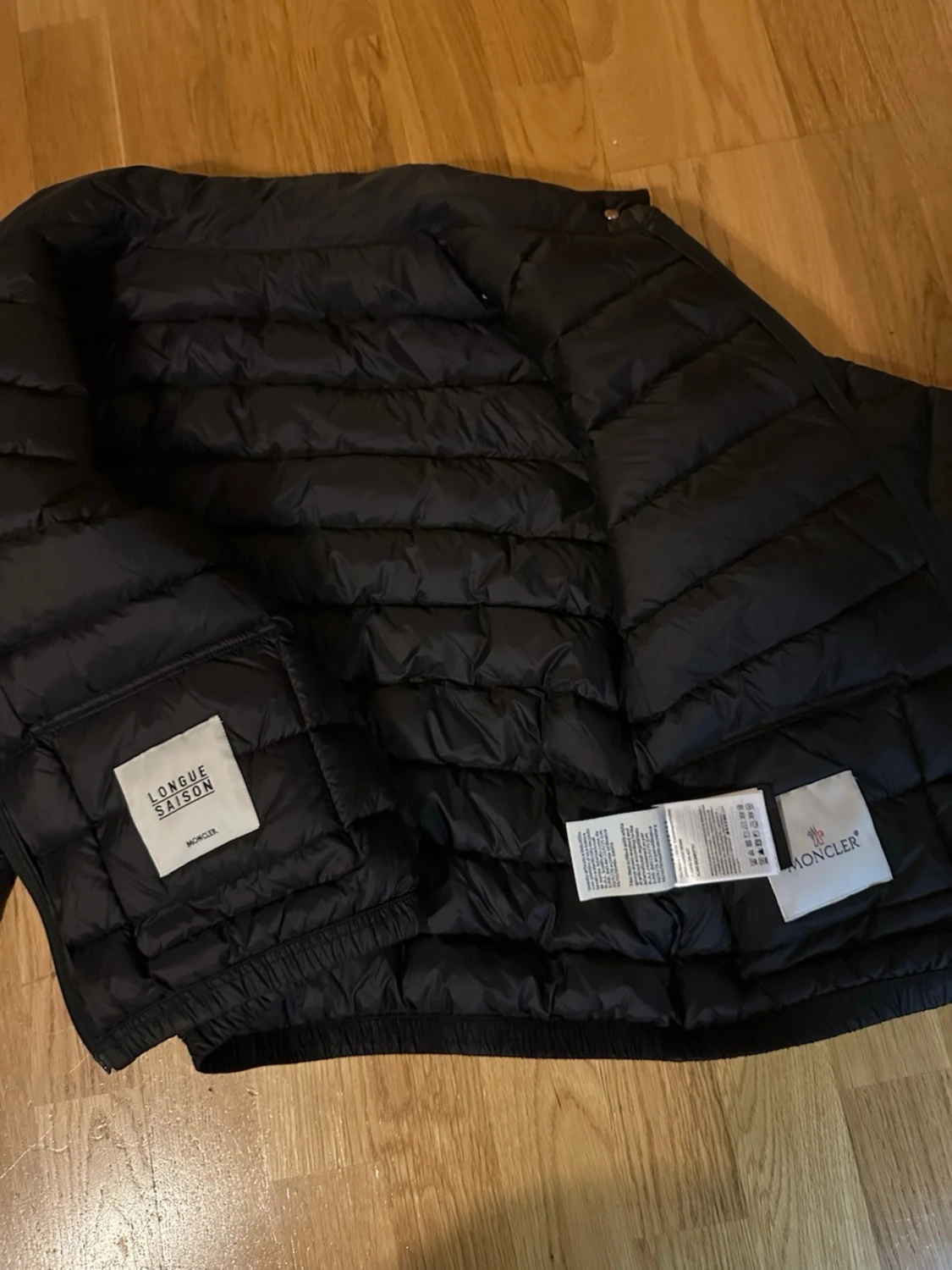 Svart dunjacka från Moncler - 1
