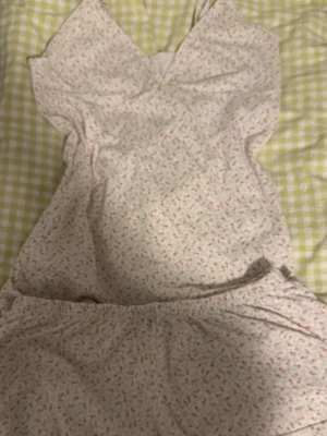 Brandy  pyjamasset med blommönster - Sött pyjamasset från brandy❤️