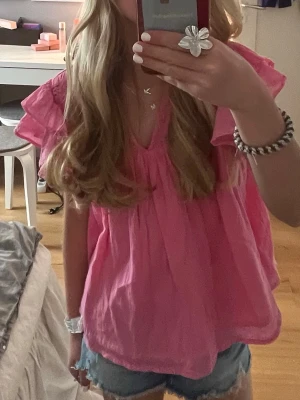 Gina tricot 146/152 - Rosa blus från Gina Young. Storlek 146/152💖😇