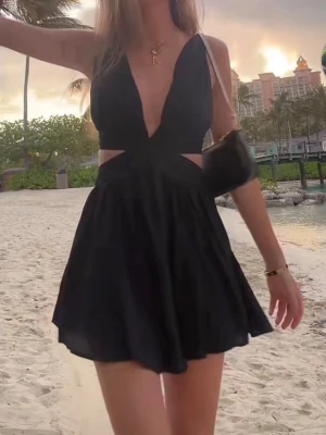 Cut - out klänning - Suuuper snygg cut - out klänning i super bra skick ☺️ 