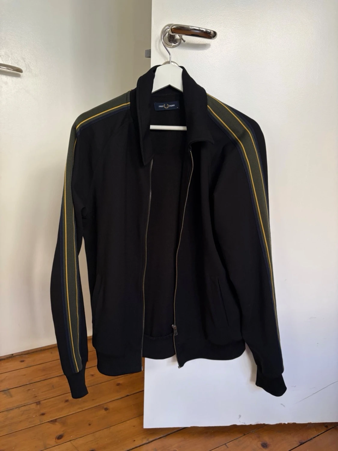Svart track jacket från Fred Perry - 1