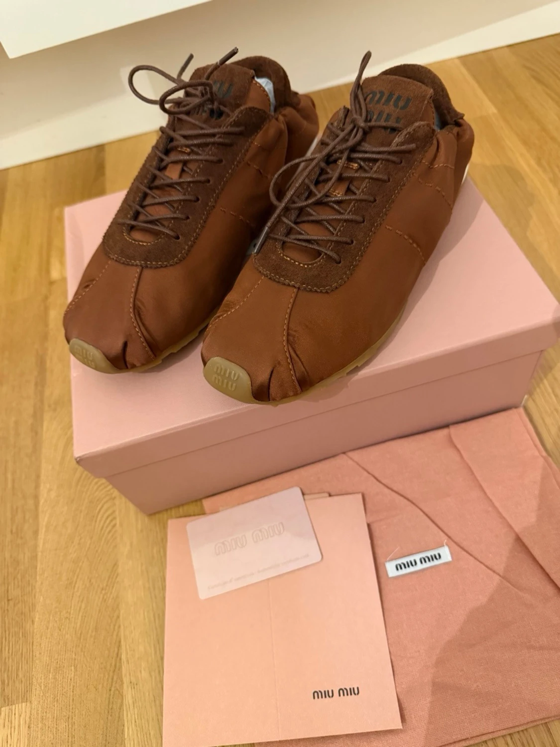 Bruna sneakers från Miu Miu - 1