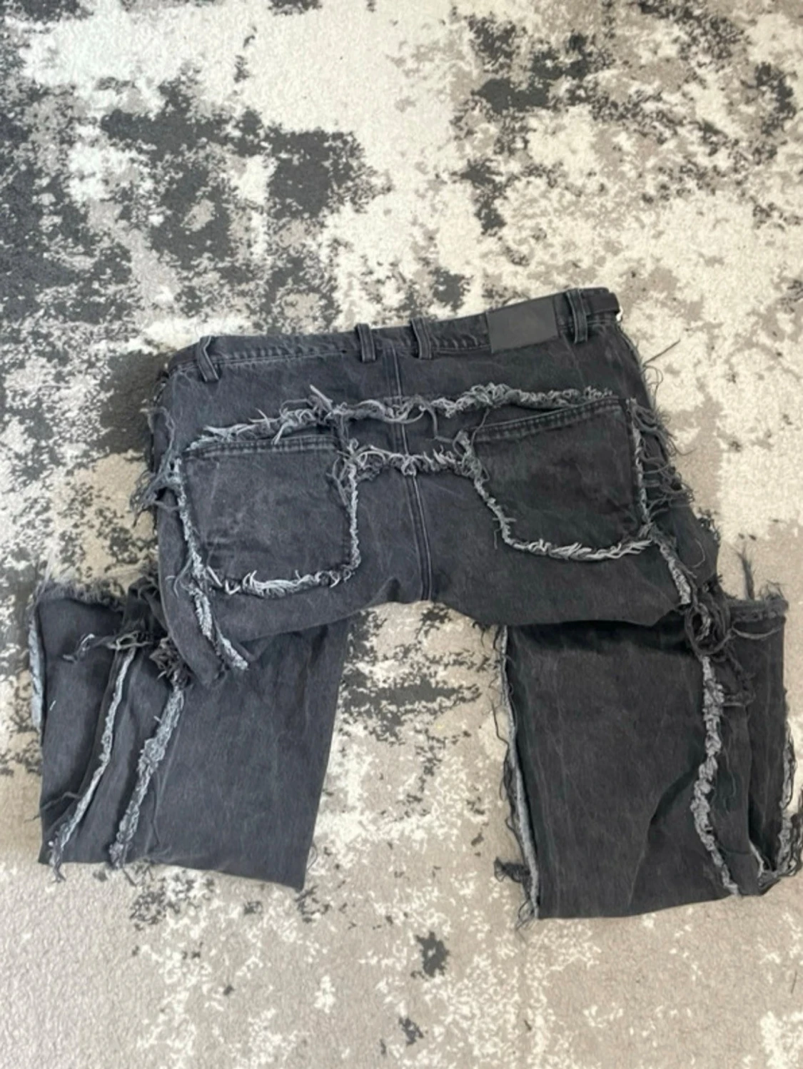 Svarta patchwork jeans med råa kanter - 1