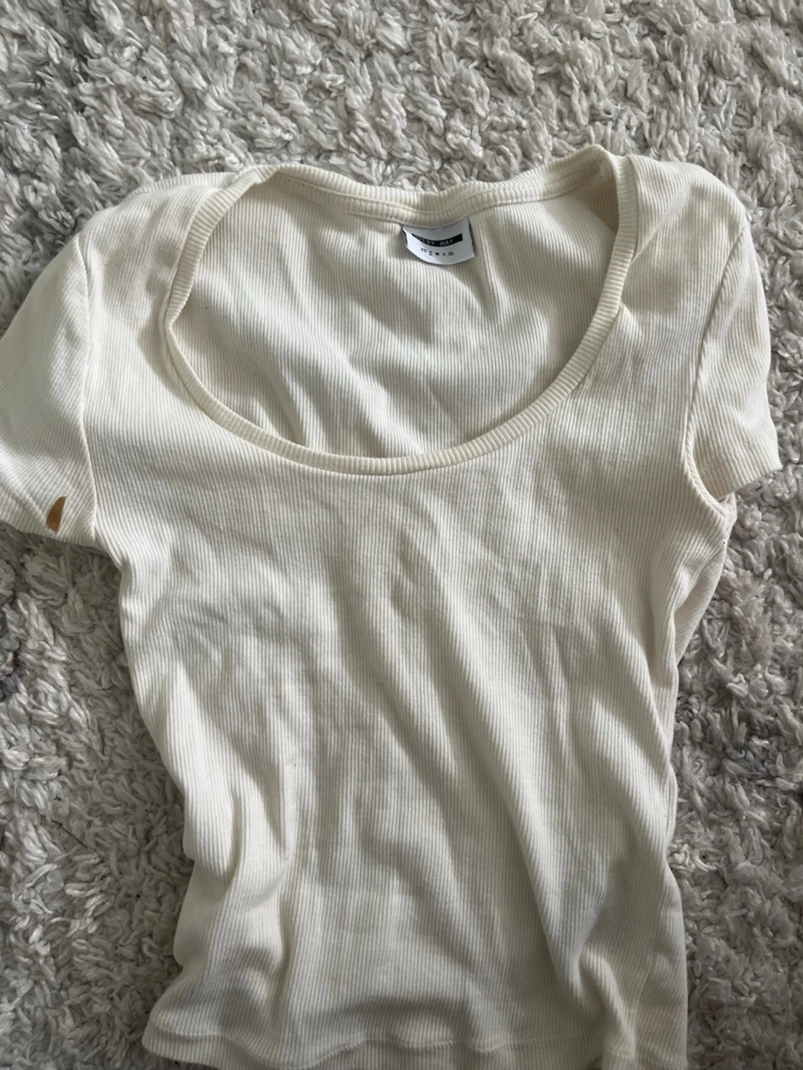 Ribbad vit croppad topp Monki - 1