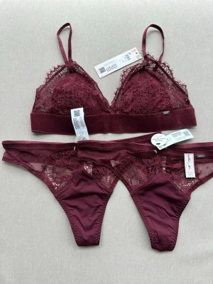 Ella m set - Superfint set från Ella m men en bh och två par trosor. Oanvända med prislapp och trosorna är plomberade. Storlek S i alla 3 delar☺️ nypris 597kr