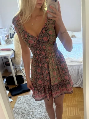 Supersöt klänning💕 - Säljer denna jättefina klänning som är köpt i en butik i Spanien☺️