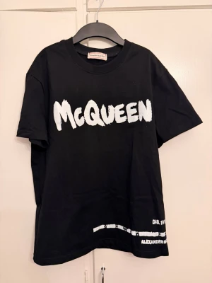 Svart McQueen t-shirt Alexander McQueen - Storlek S
